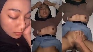 Cewek Hijab Pertama Kali Bercumbu Sepenuh Hati