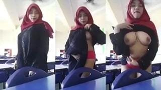 Guru SMK Hijab Pamer Nenen Besar