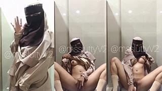 Miss Lutty Jilbab Cadar Colmek di Toilet Umum Sampe Becek