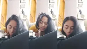 Viral Dinda Eksib Sepong di Depan Kostan 1