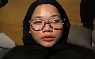 Hijab Hitam Binal Kacamata Crot Di Muka