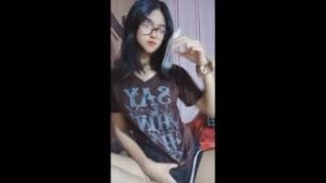 Colok Memek Pakai Botol Parfum 320x180