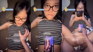 Bokep Indo Abg Kacamata Baju Garis-Garis