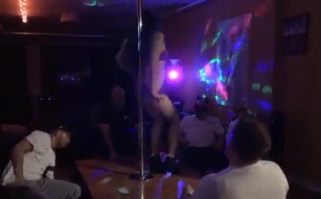 Bokep Indo LC Karaoke Di Gilir Tamu